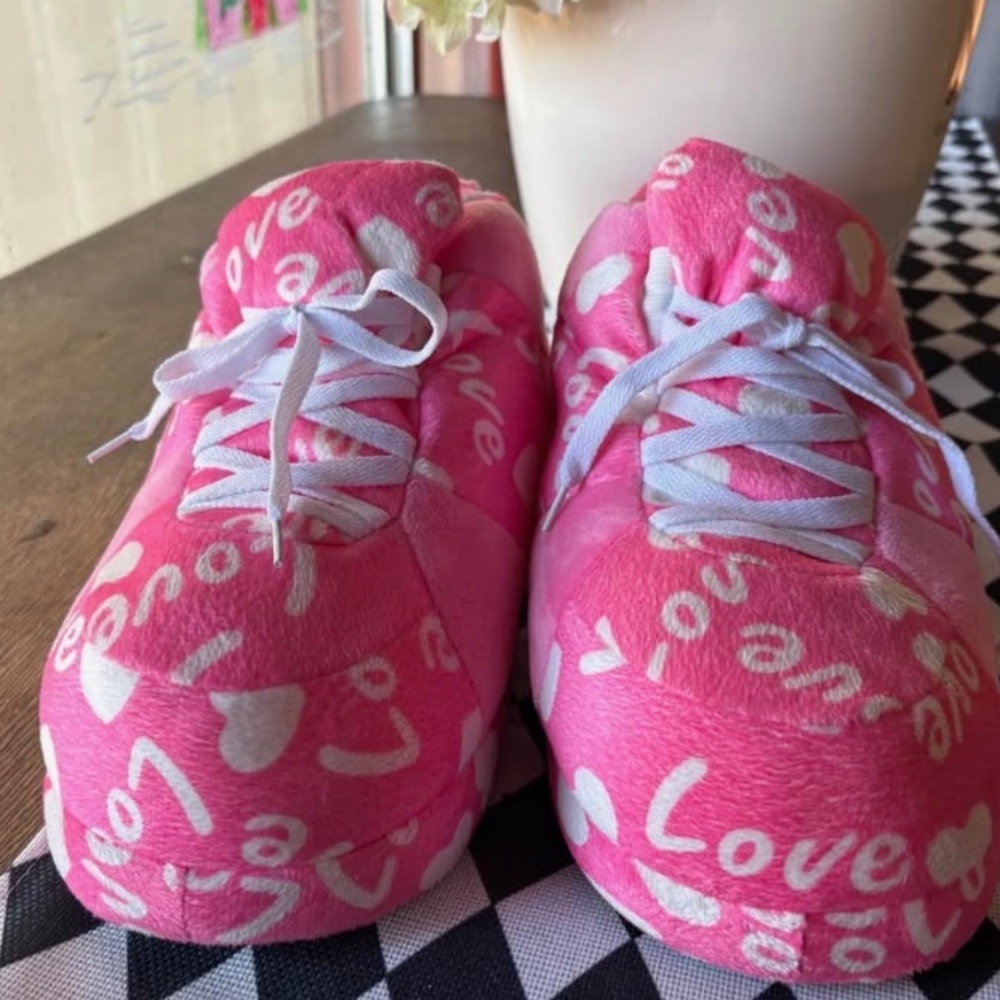 Snooki’s Jersey Shore slippers